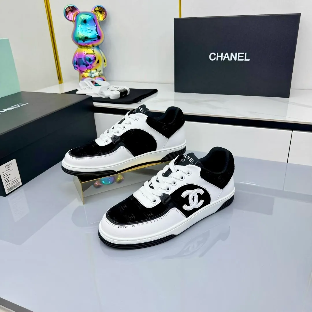 👟👟Ex-factory price 620👟👟High quality! ! ! CHANEL Chanel 25A latest thick-soled casual sports shoes. The counter is synchronized. The counter is very popular. It is a shoe that is very difficult to buy. The most popular thick-soled casual shoes on the Internet. As you can imagine, the most popular thick-soled casual shoes can not be missed. It has both good looks and comfort. Simple and versatile. The thick sole increases the height and is super versatile. Whoever wears it will look better. Upper: cowhide stitching. Lining: breathable mesh. Outsole: TPU original outsole. Size: 35-41 👉